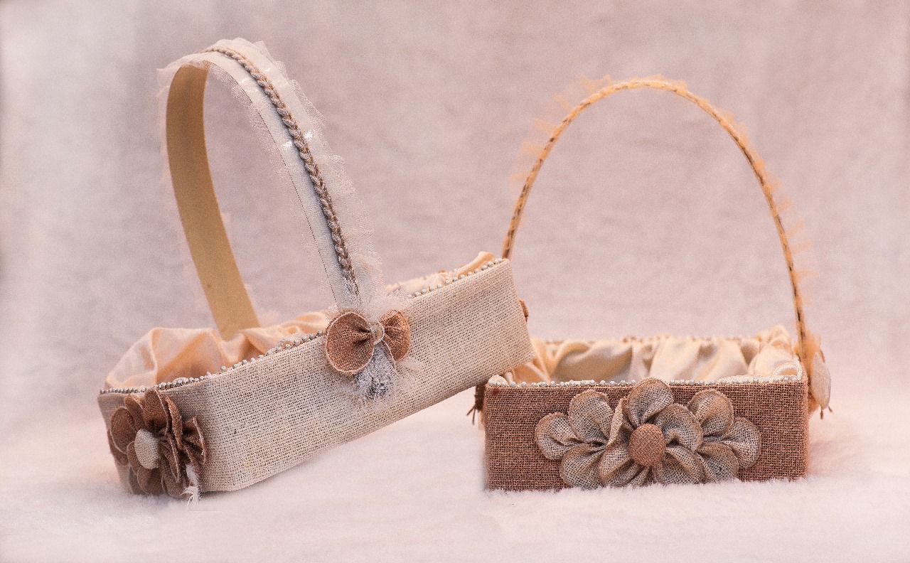 Aura handle hamper